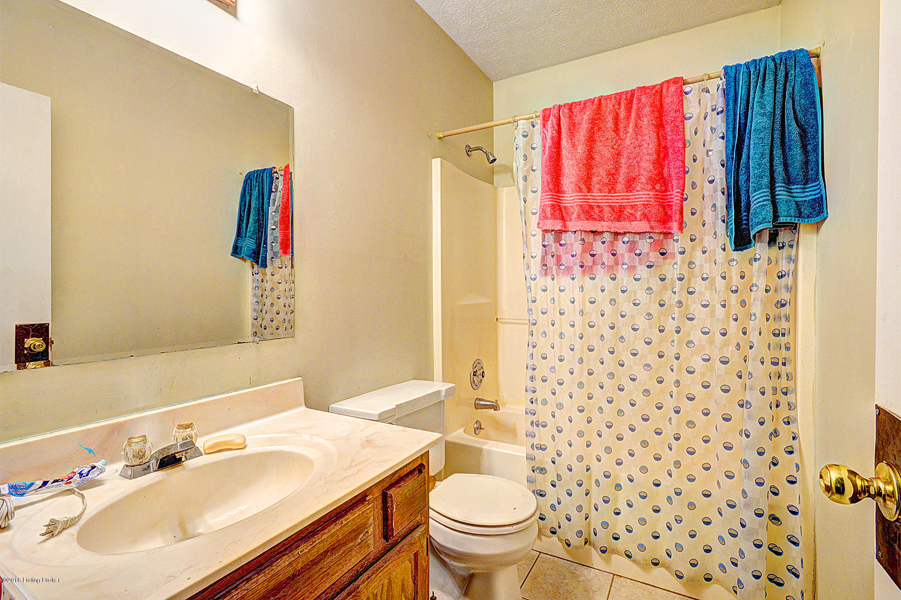 4606 Beechbrook Road Louisville, KY 40218 - Photo 11 of 17 Beechbrook-4606-Bath