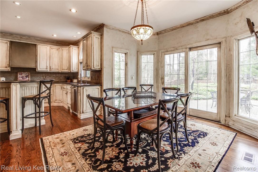 1734 Apple Ridge Court Rochester, MI 48306 - Photo 12 of 56 Bright Nook with a Lot of Windows