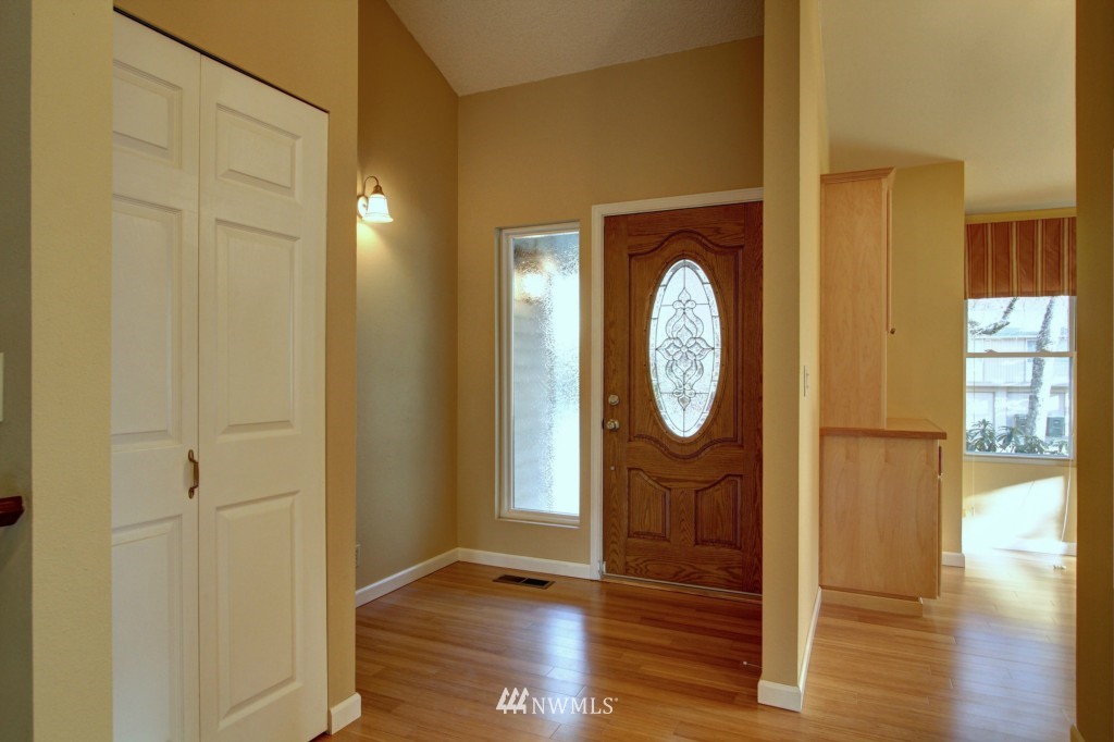 18523 132nd Place Southeast Renton, WA 98058 - Photo 5 of 15 Gallery Image 5