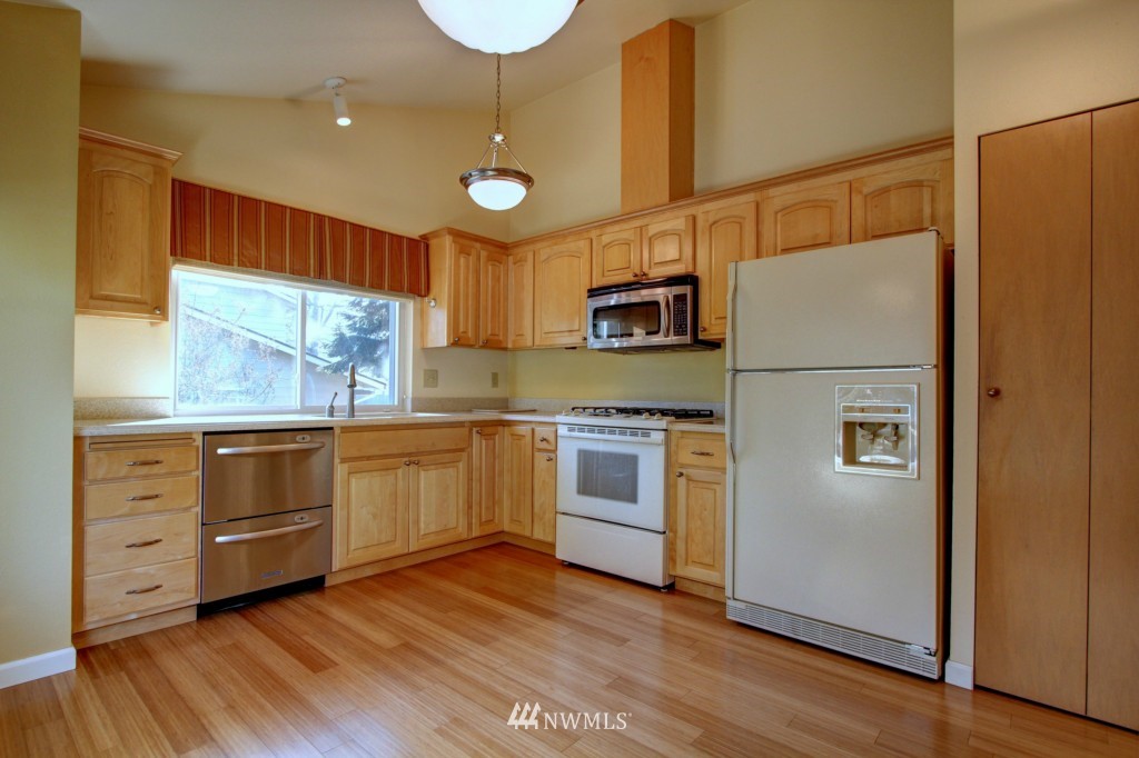 18523 132nd Place Southeast Renton, WA 98058 - Photo 10 of 15 Gallery Image 10