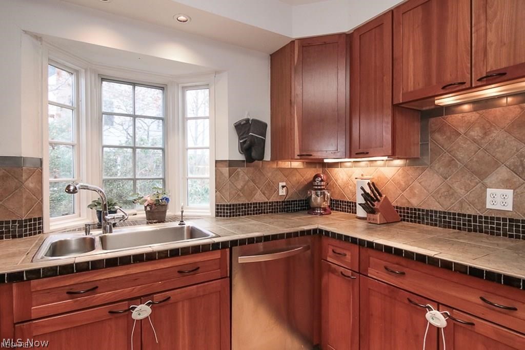 2687 Haddam Road Cleveland, OH 44120 - Photo 15 of 30 Gallery Image 15