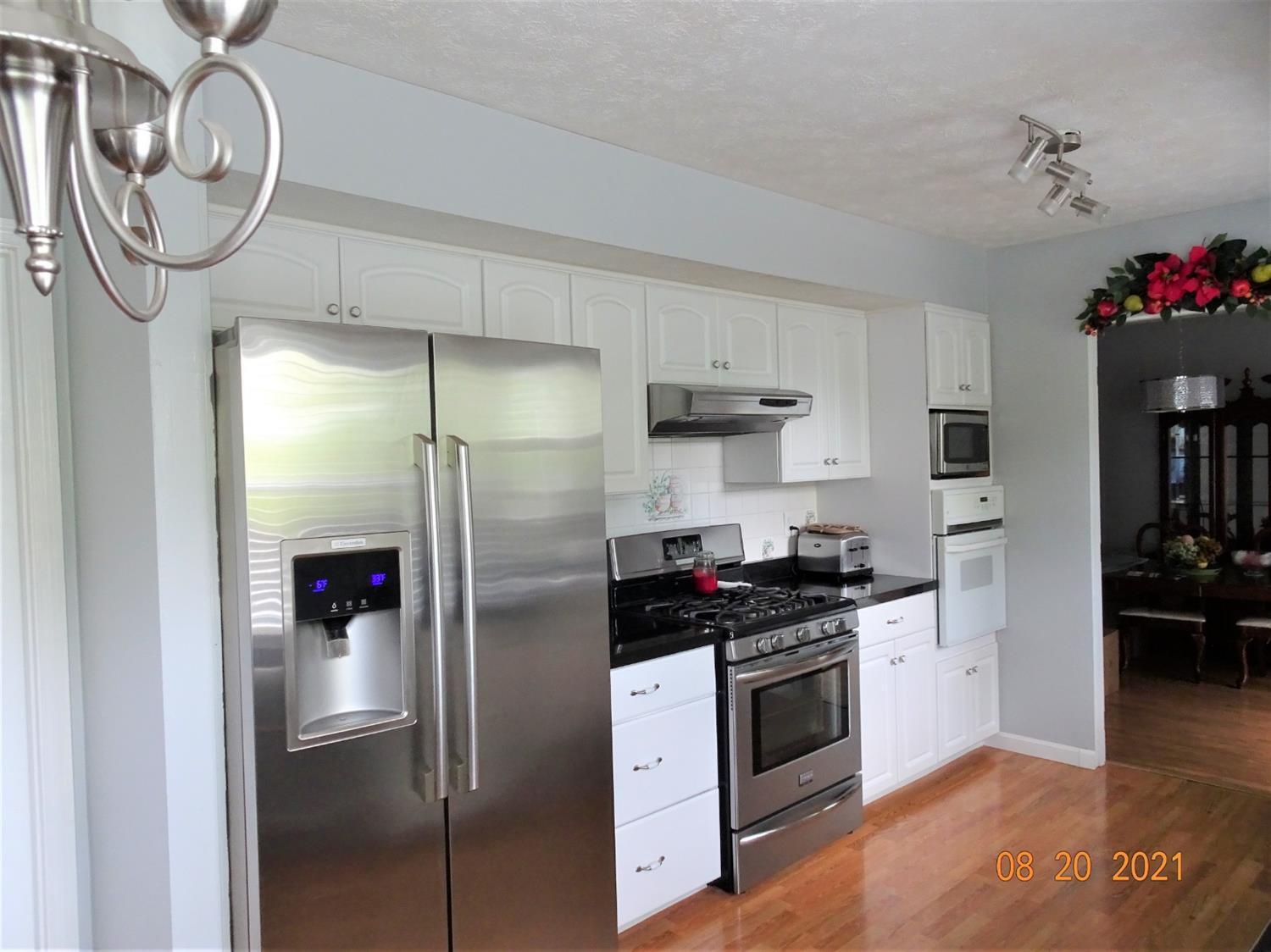 1040 Waycross Road Forest Park, OH 45240 - Photo 4 of 40