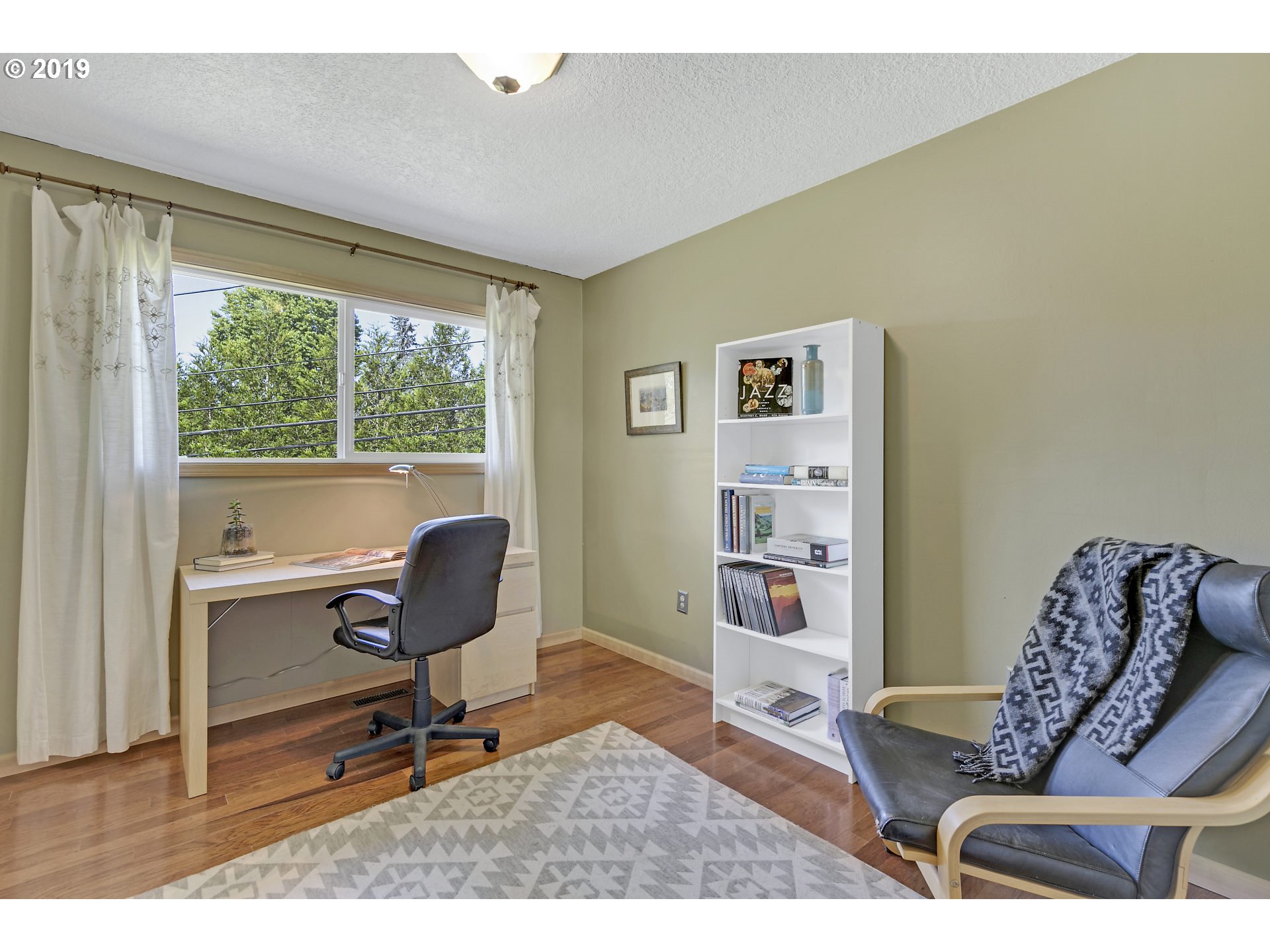 9200 Southwest Jamieson Road Beaverton, OR 97005 - Photo 22 of 28 Bedroom