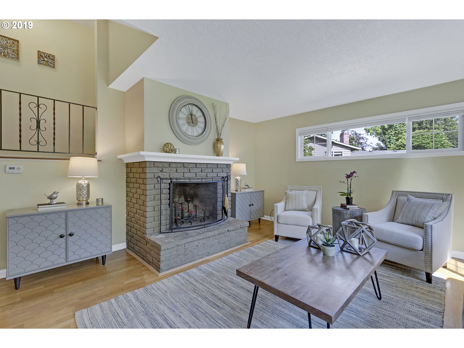9200 Southwest Jamieson Road Beaverton, OR 97005 - Photo 3 of 28 Living Room