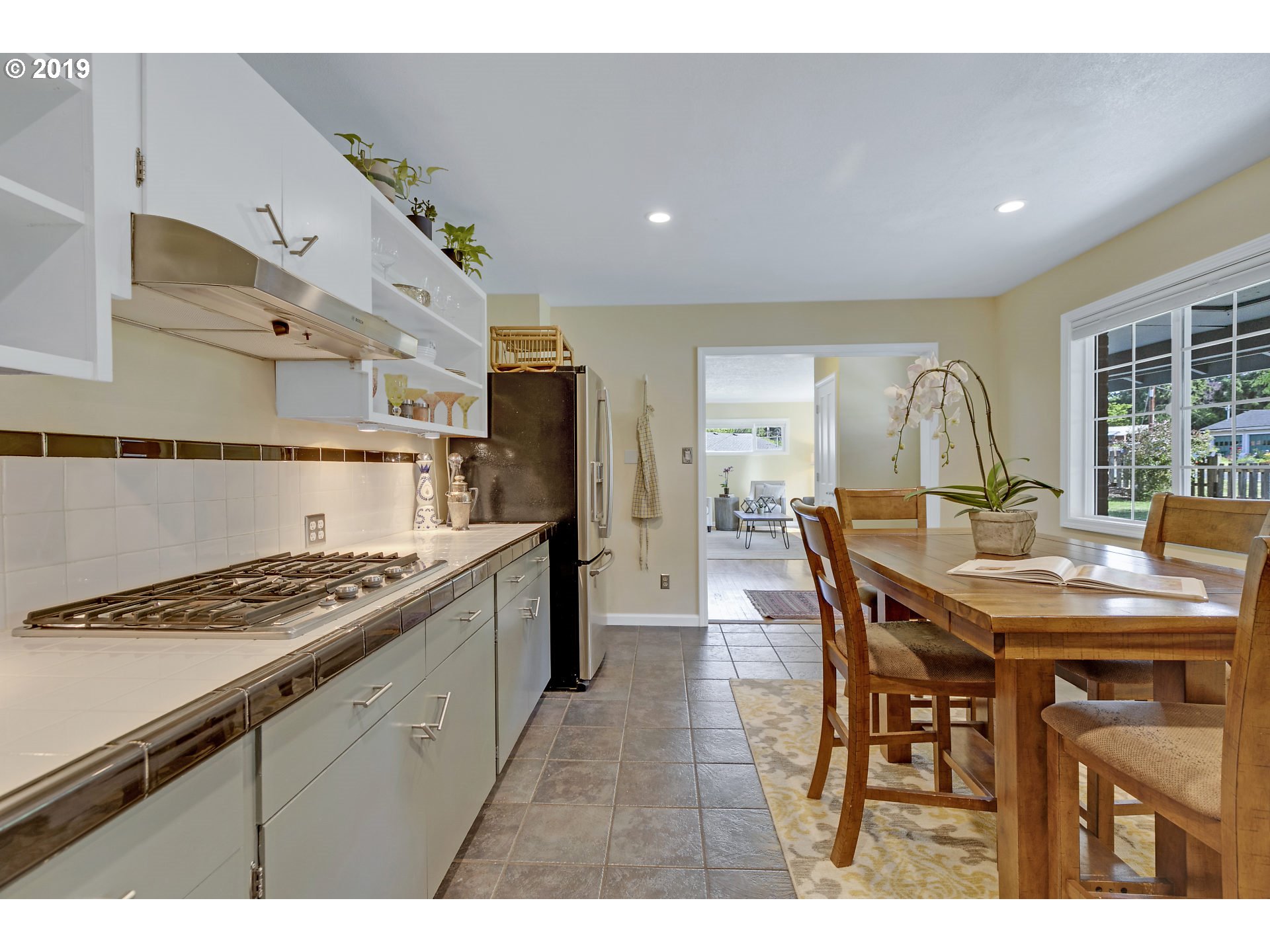 9200 Southwest Jamieson Road Beaverton, OR 97005 - Photo 8 of 28 Kitchen