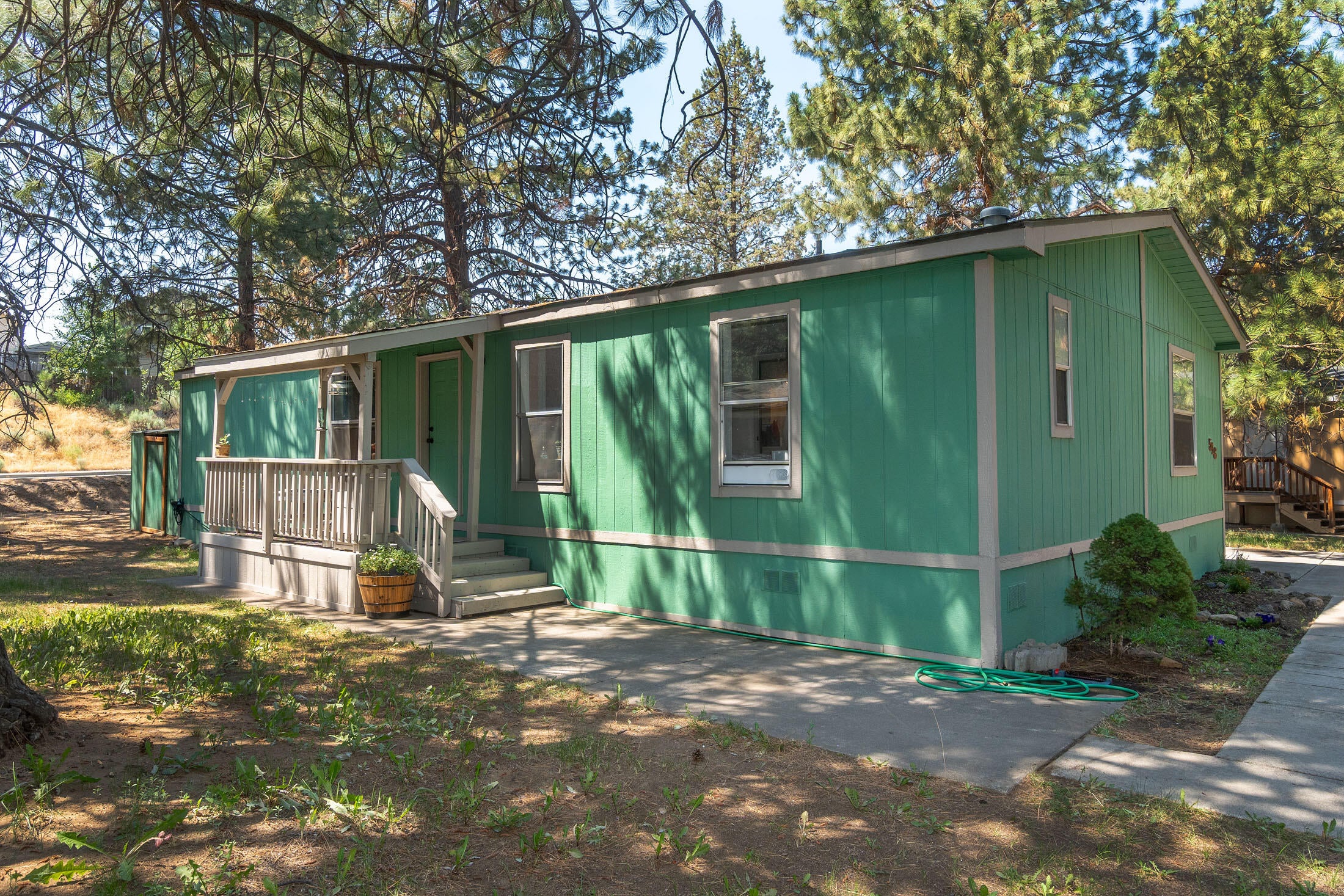 61000 Brosterhous Road, Unit 516 Bend, OR 97702 - Photo 3 of 30 Front entry w/covered deck in wooded setting