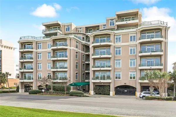 $735,000 | 400 Metairie-Hammond Highway, Unit 5E, Metairie, LA 70005