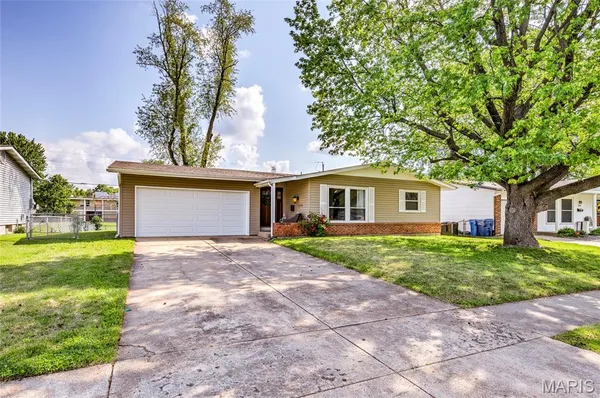 $225,000 | 1235 Verlene Drive, Florissant, MO 63031