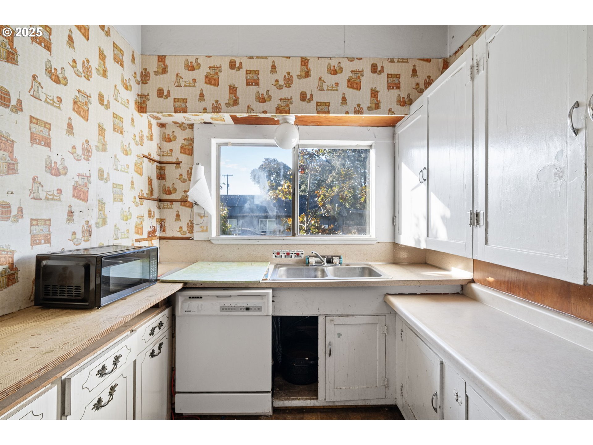 88144 4th Street Veneta, OR 97487 - Photo 10 of 21 a kitchen with a sink and a window