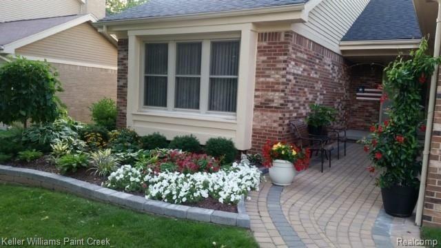 1652 Hillside Lane Rochester Hills, MI 48307 - Photo 2 of 32
