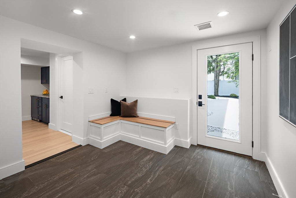 10 Meredith Circle Needham, MA 02492 - Photo 34 of 38