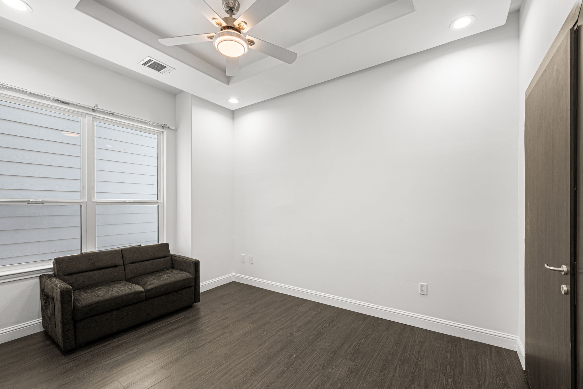 1842 Colquitt Street Houston, TX 77098 - Photo 25 of 42 a living room with furniture and a ceiling fan
