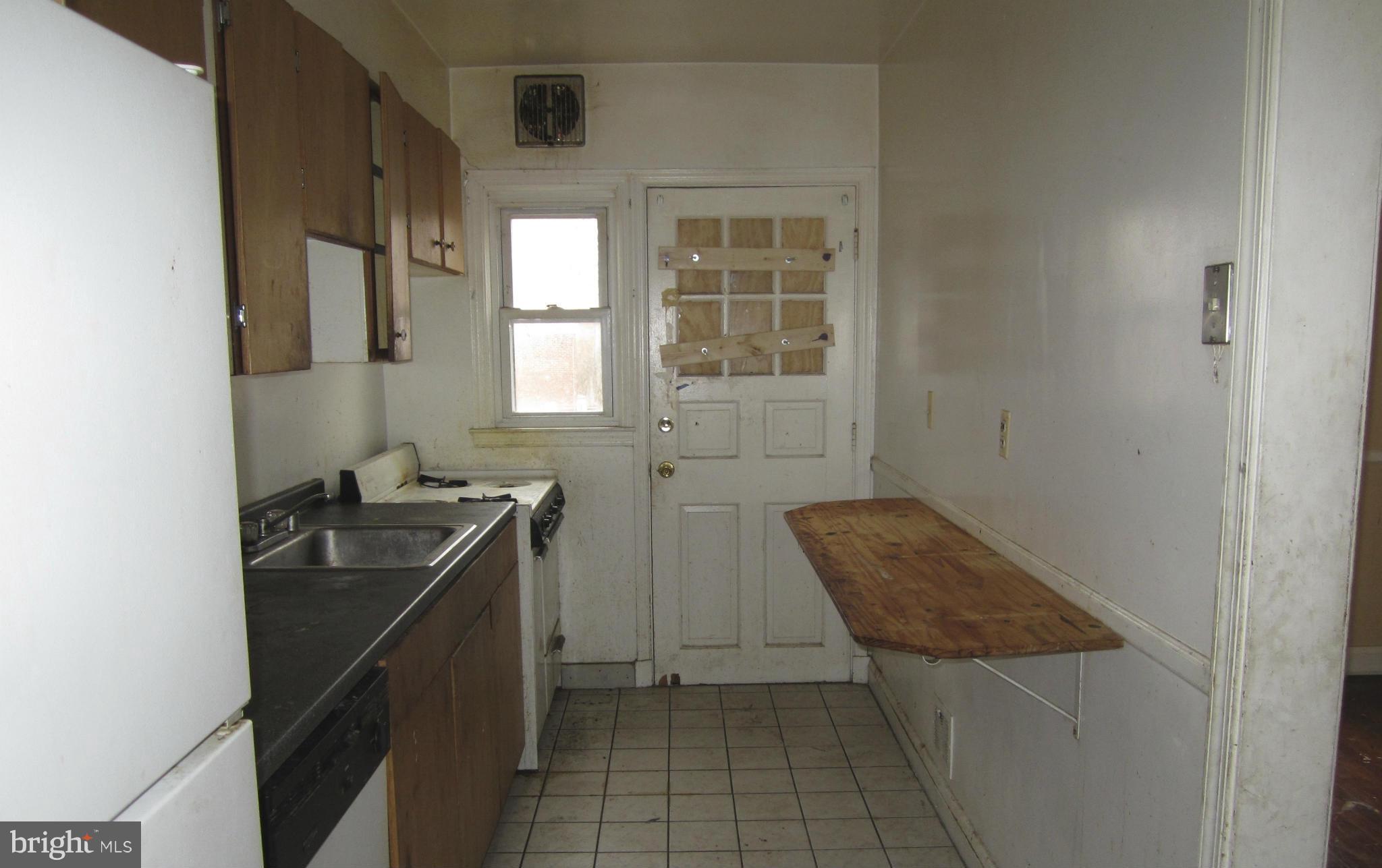 6202 Plymouth Road Baltimore, MD 21214 - Photo 4 of 11 Kitchen