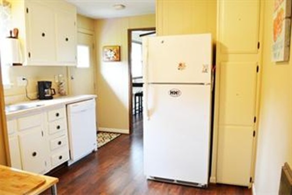 199 Parkerview Street Springfield, MA 01129 - Photo 8 of 24 Gallery Image 8