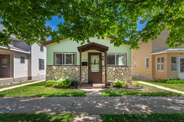 $164,900 | 1512 Kane Street, La Crosse, WI 54603