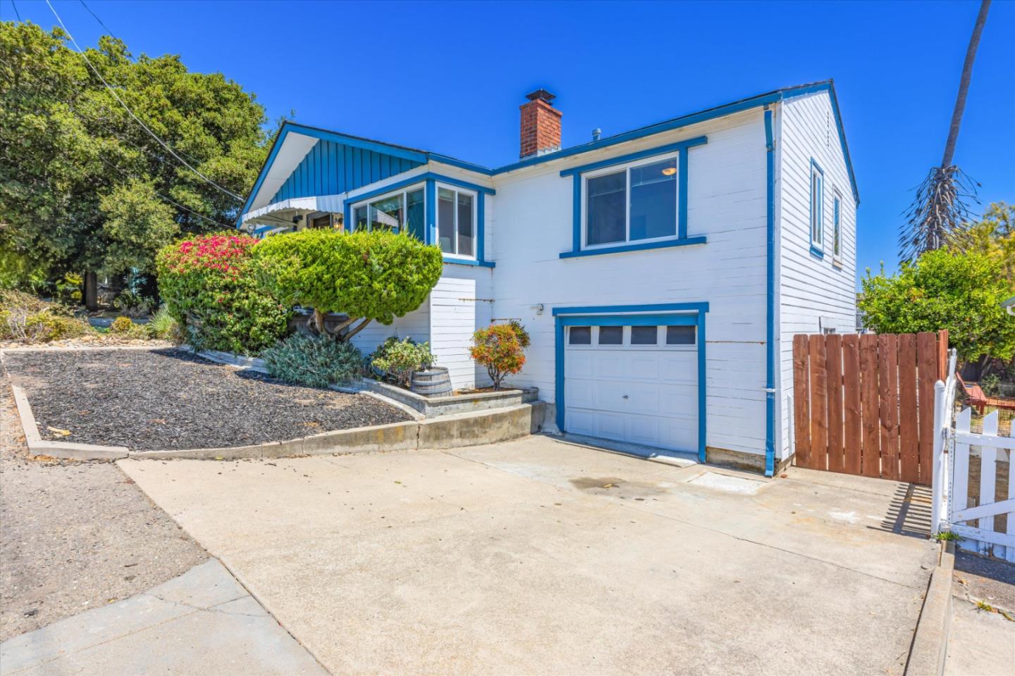 17114 Rolando Avenue Castro Valley, CA 94546 - Photo 4 of 32 Gallery Image 4