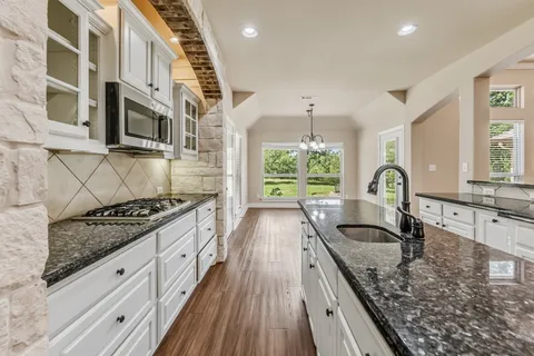 $625,000 | 325 Planter Pointe Drive, Normangee, TX 77871