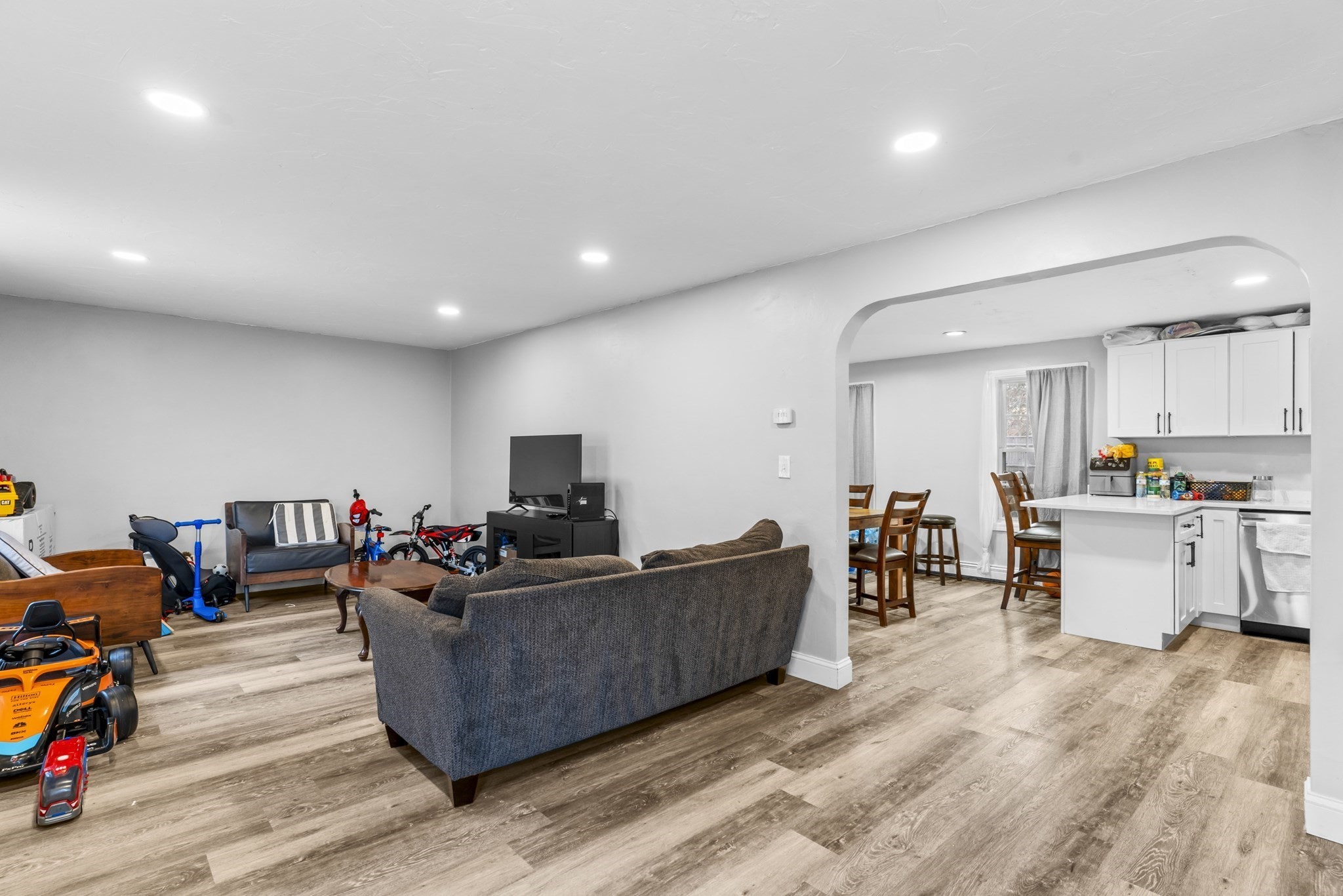 21 Dale Road, Unit B Holbrook, MA 02343 - Photo 3 of 8 Gallery Image 3