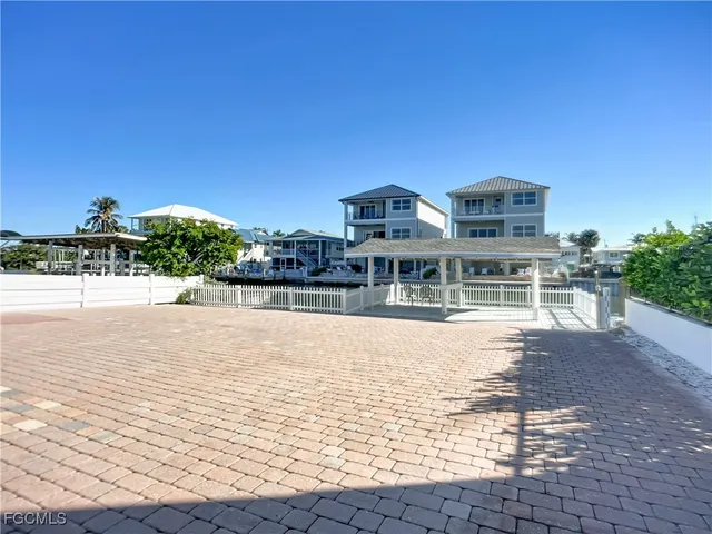 $949,000 | 453 Palermo Circle, Fort Myers Beach, FL 33931