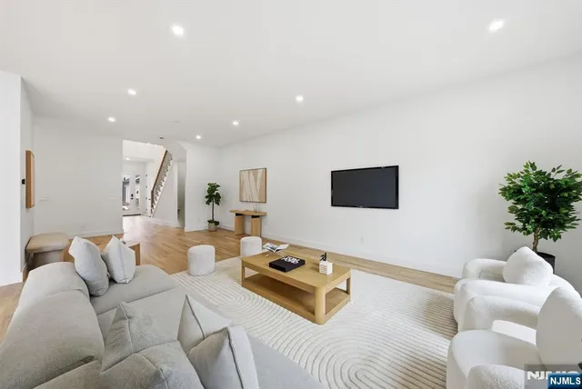 $1,790,000 | 7 Cedar Court, Demarest, NJ 07627