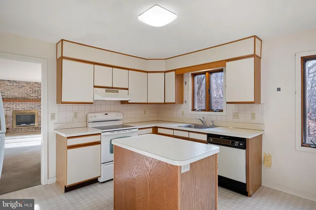 $585,000 | 100 Churchill Lane, Wilmington, DE 19808