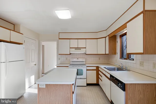 $585,000 | 100 Churchill Lane, Wilmington, DE 19808