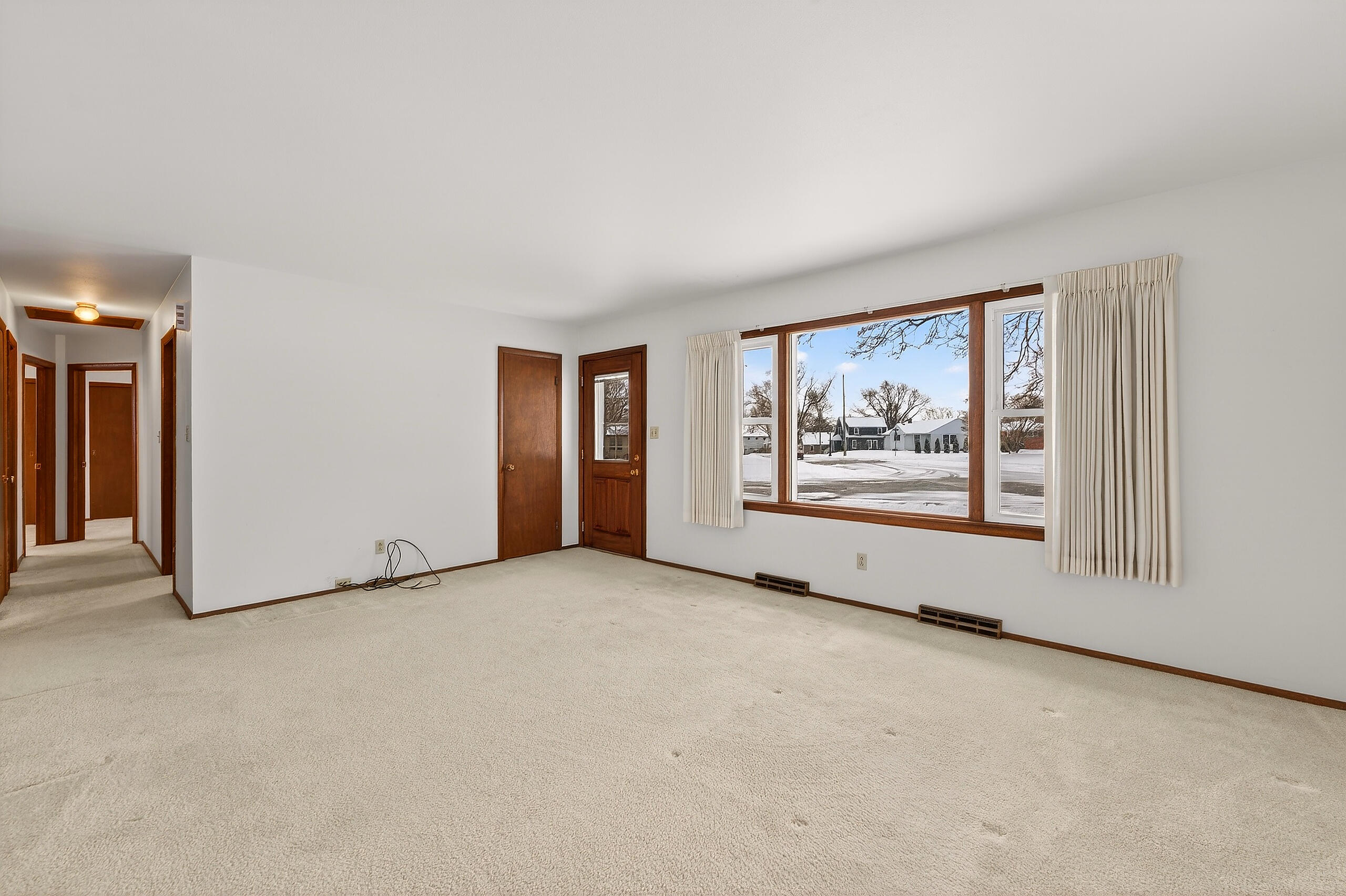 362 State Street Sheboygan Falls, WI 53085 - Photo 3 of 33 Living Room