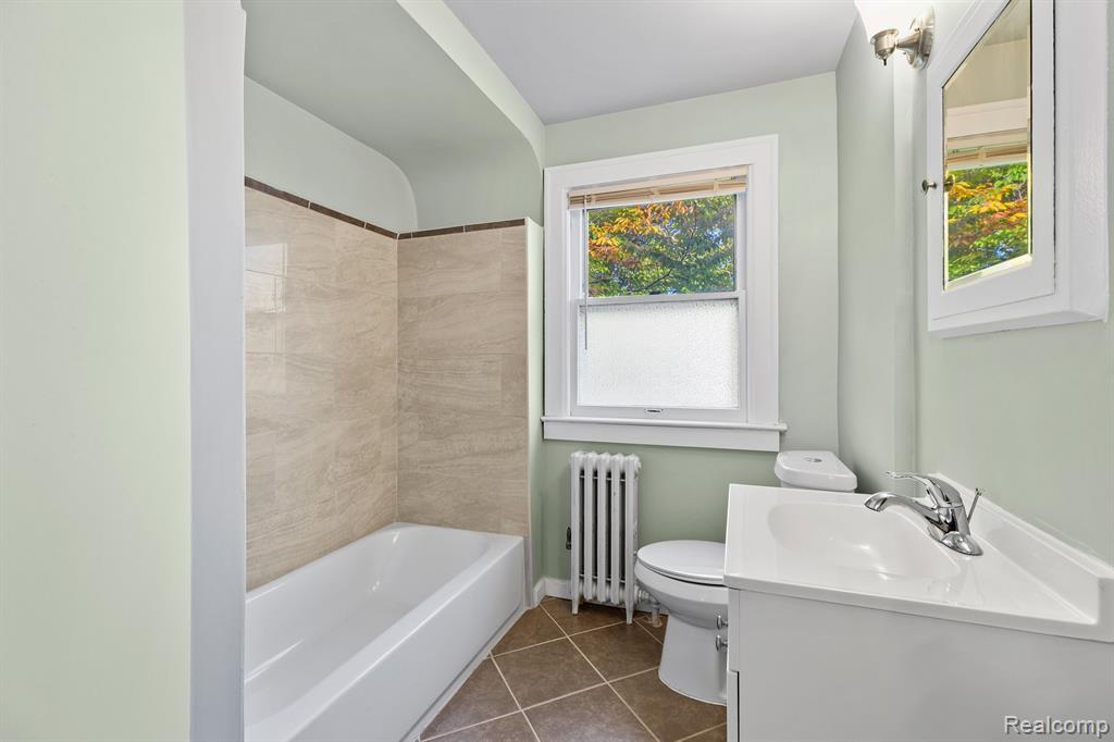 14960 Ashton Road Detroit, MI 48223 - Photo 23 of 37