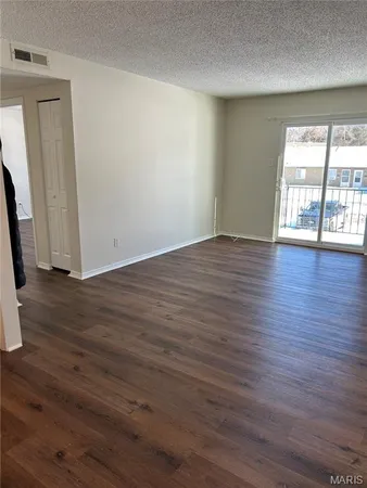 $93,000 | 505 North Monroe Street, Unit 8, Pacific, MO 63069