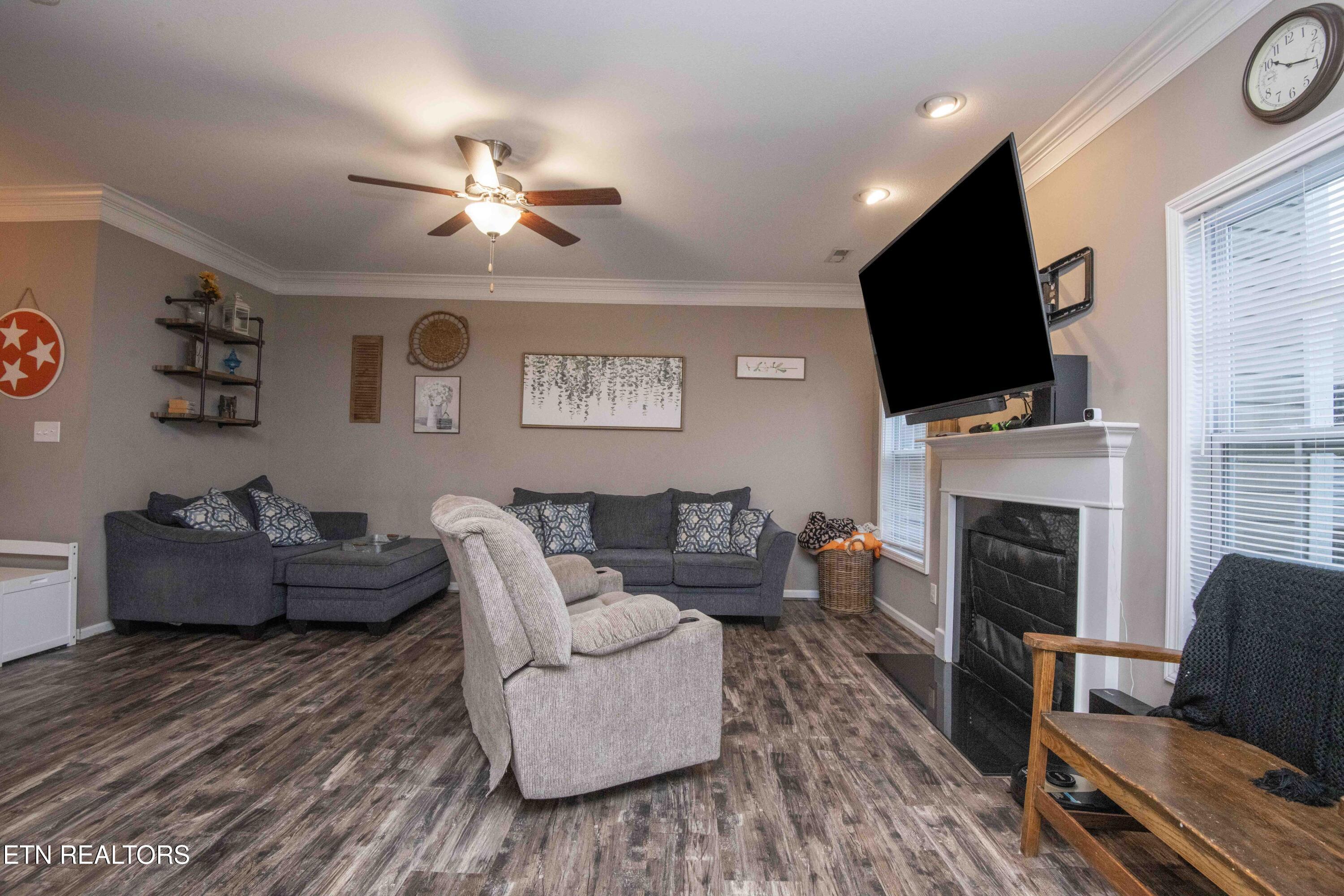 7633 Dupree Road Knoxville, TN 37920 - Photo 18 of 33 Living 2