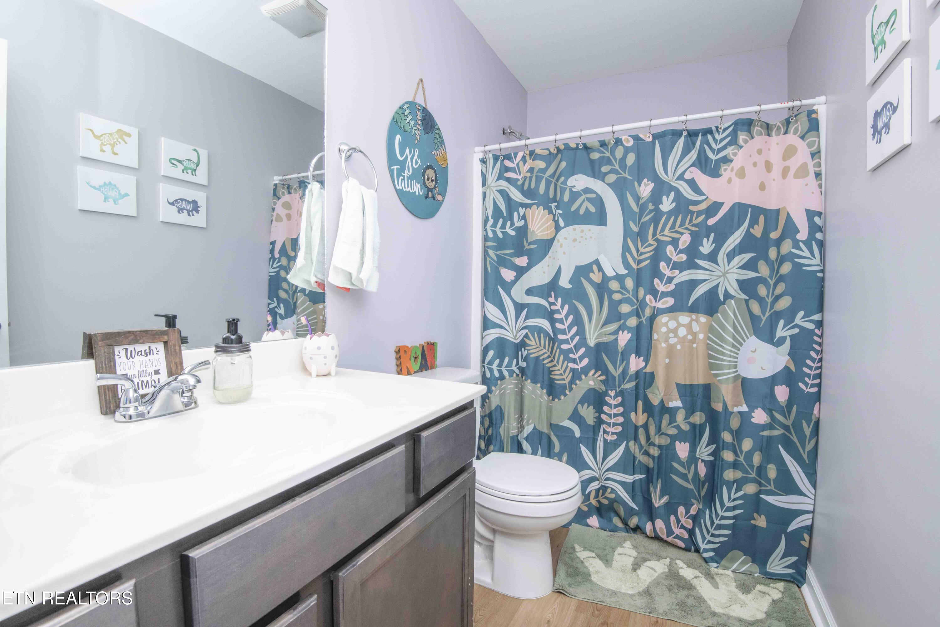 7633 Dupree Road Knoxville, TN 37920 - Photo 33 of 33 Second Bath Upstairs