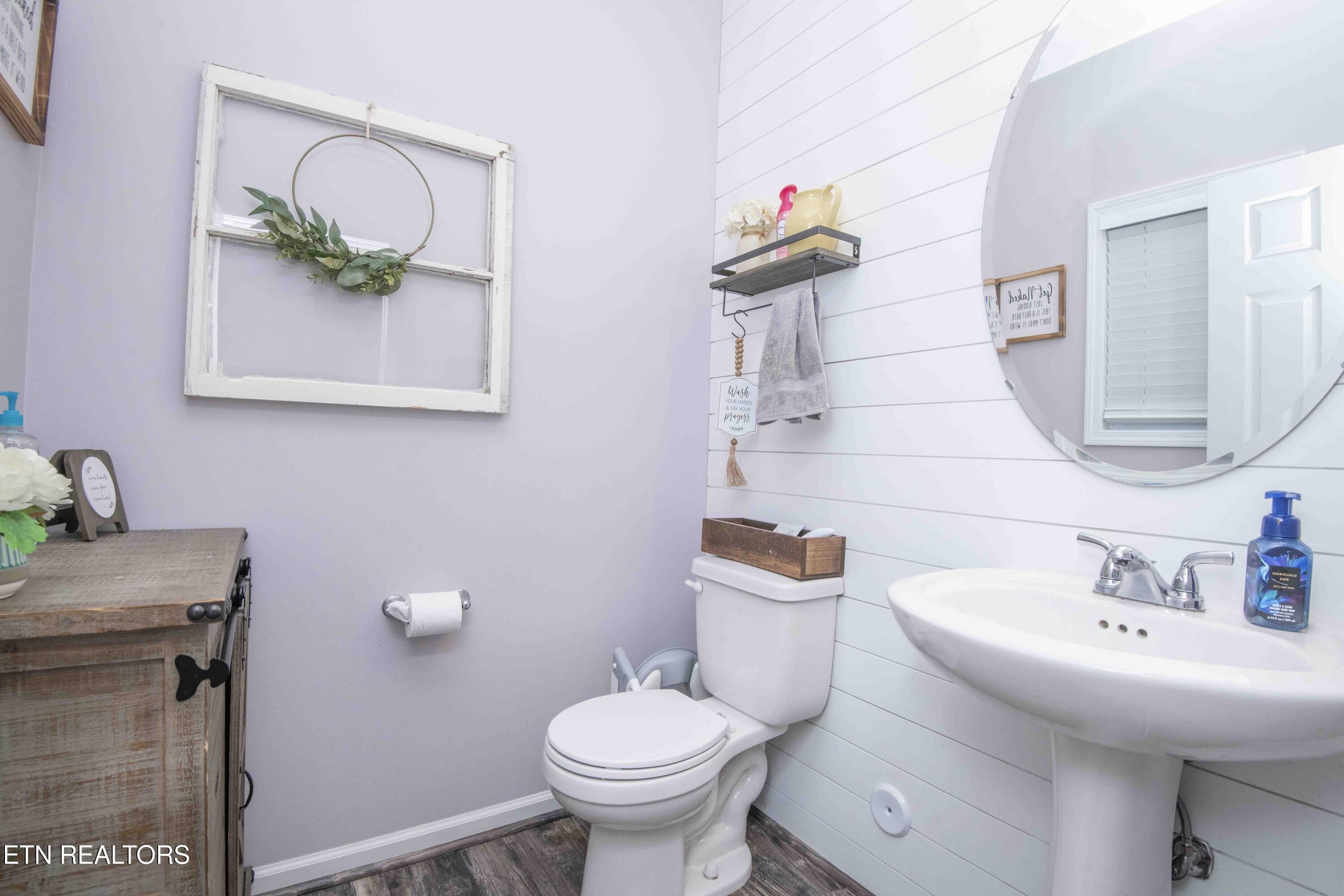 7633 Dupree Road Knoxville, TN 37920 - Photo 5 of 33 Half Bath Main Floor
