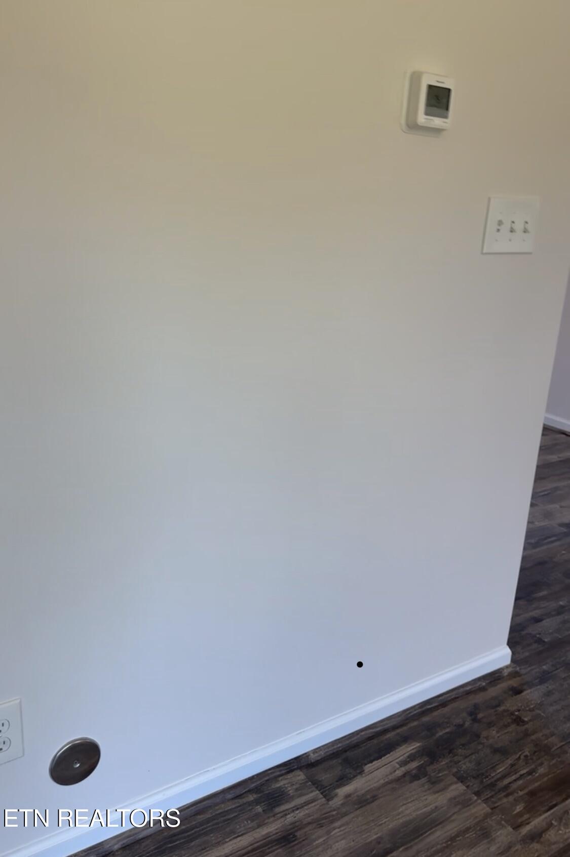 7633 Dupree Road Knoxville, TN 37920 - Photo 9 of 33 New Paint Color Dining Wall