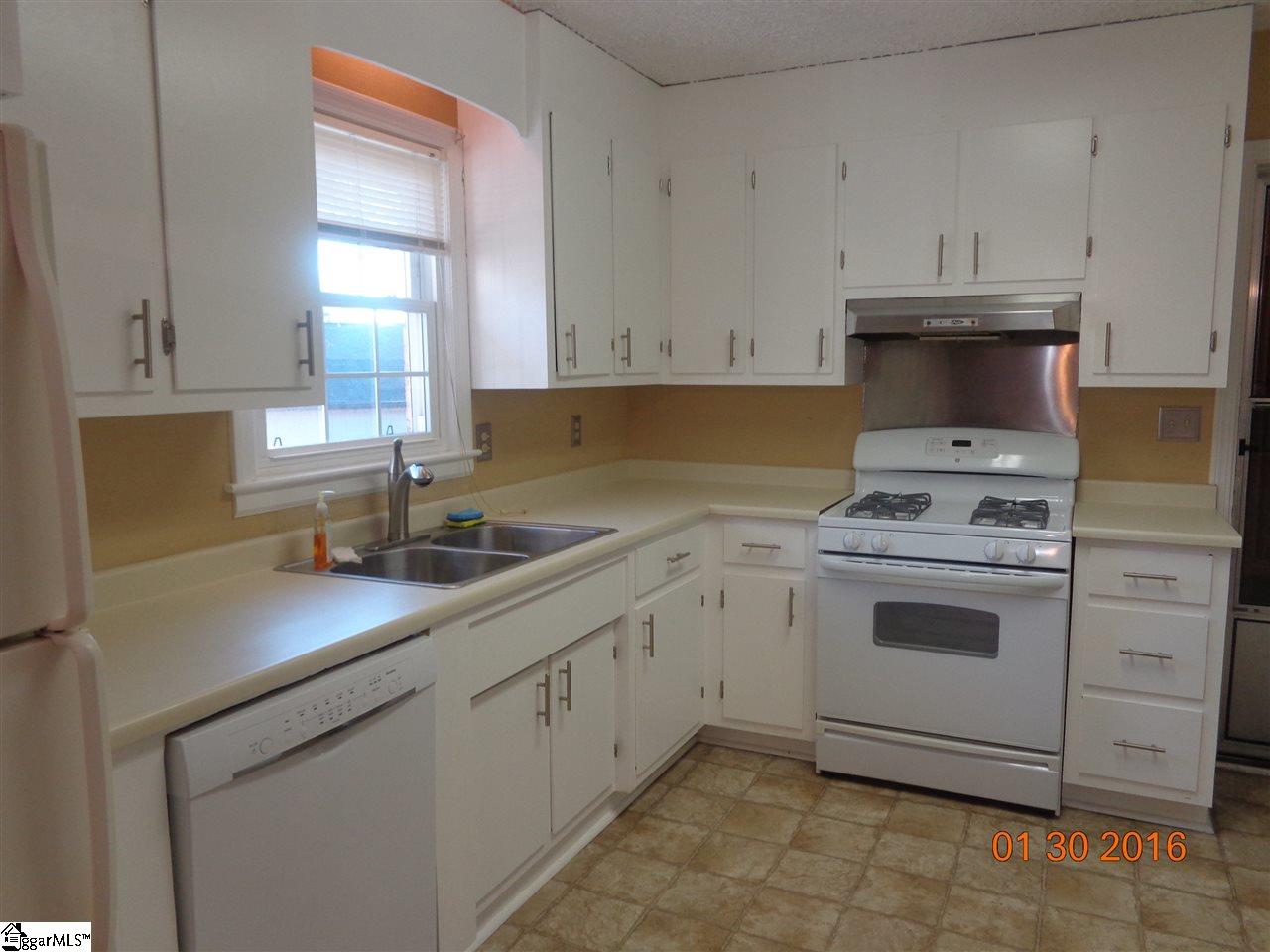 1406 East Lee Road Taylors, SC 29687 - Photo 10 of 17 Gallery Image 10