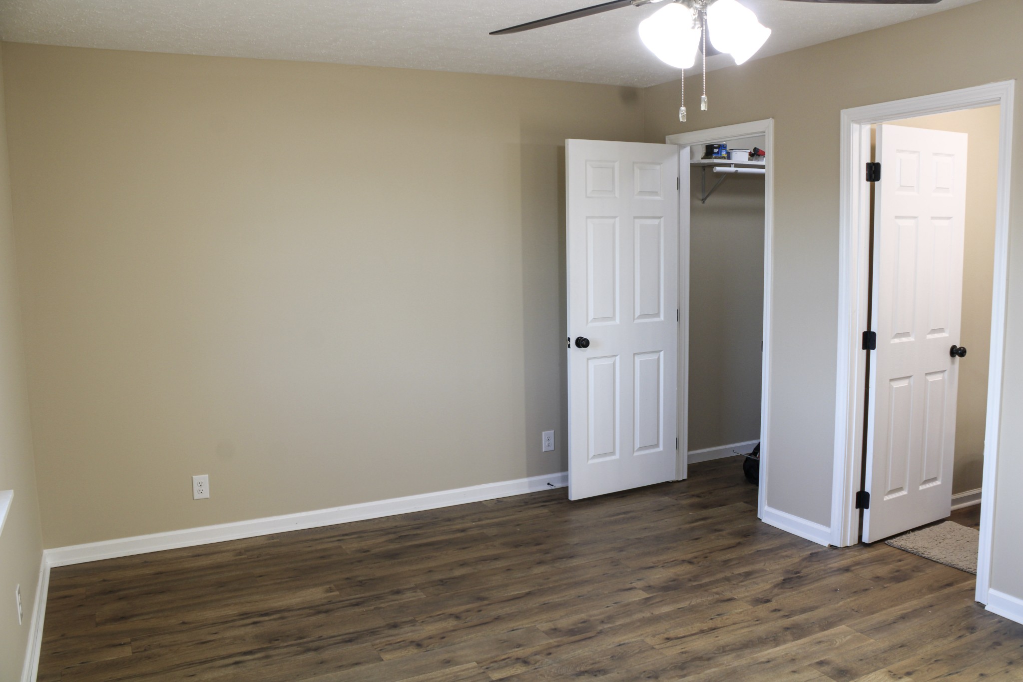 705 County House Road Sparta, TN 38583 - Photo 12 of 28 an empty room with wooden floor and a chandelier fan