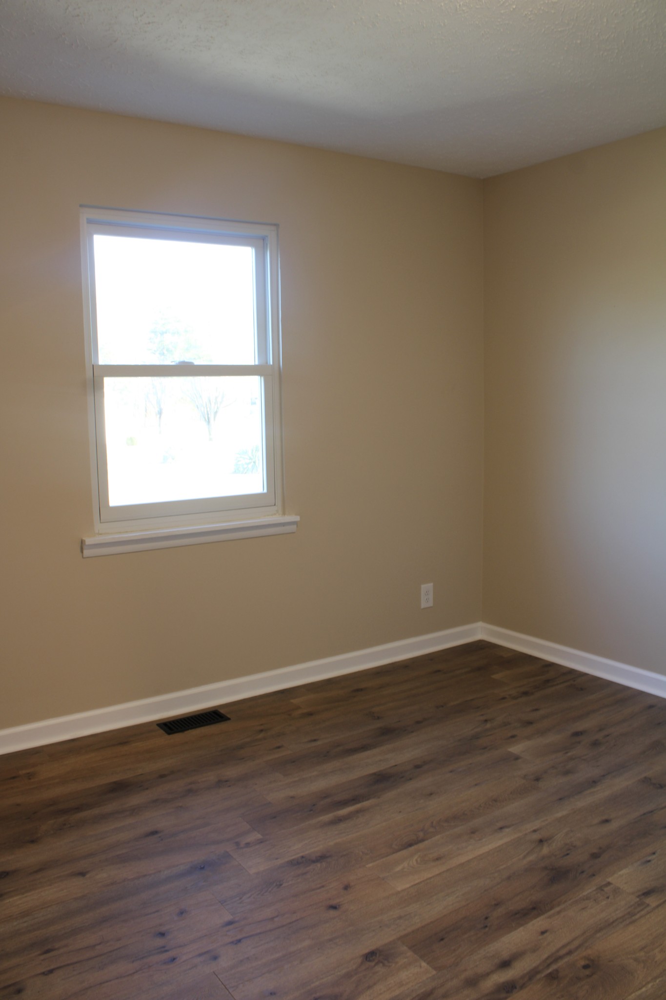 705 County House Road Sparta, TN 38583 - Photo 17 of 28 an empty room with wooden floor and a window