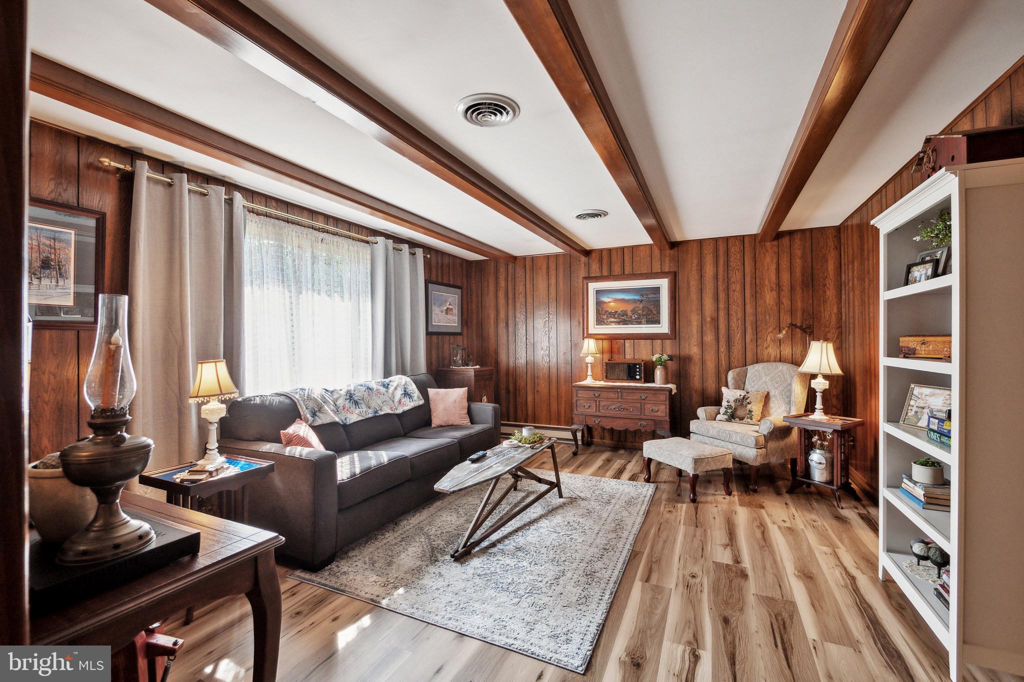 18605 Horseshoe Bend Road Sharpsburg, MD 21782 - Photo 3 of 46 Living Room
