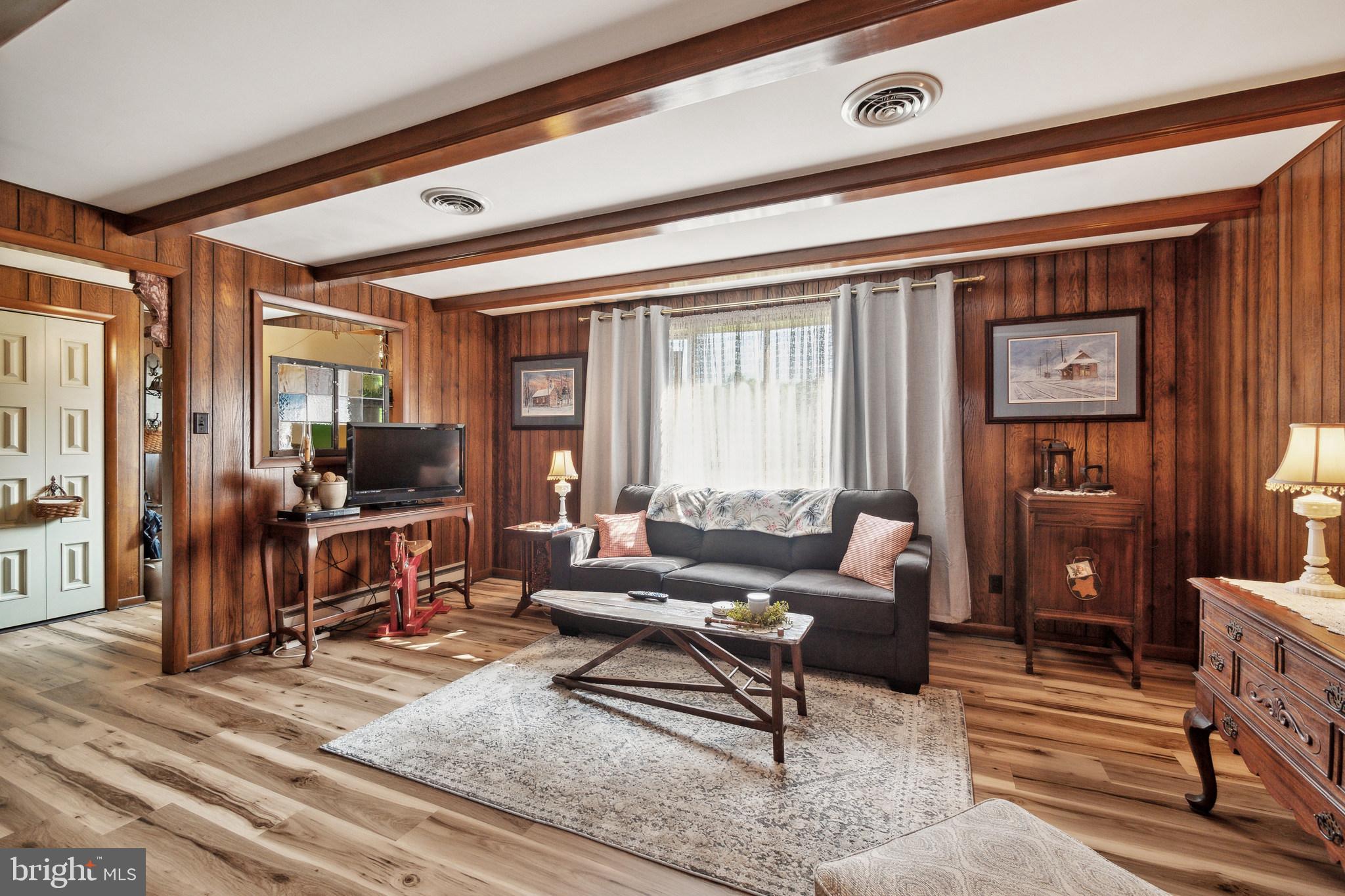 18605 Horseshoe Bend Road Sharpsburg, MD 21782 - Photo 4 of 46 Living Room