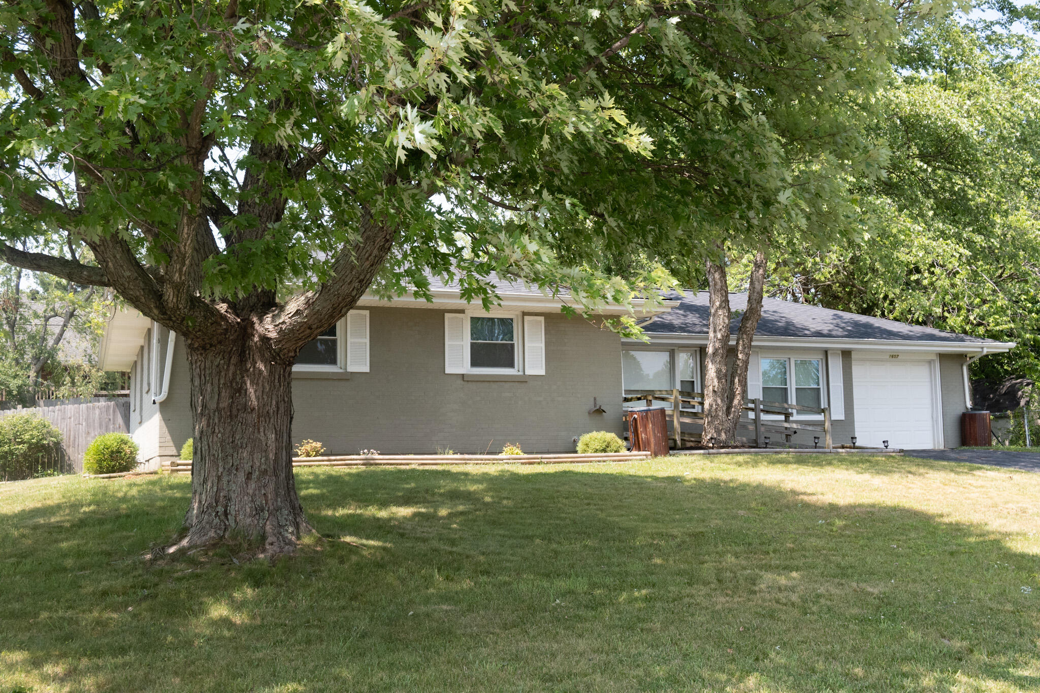 1607 Raleigh Road Lexington, KY 40505 - Photo 2 of 22 1607Raleigh-02