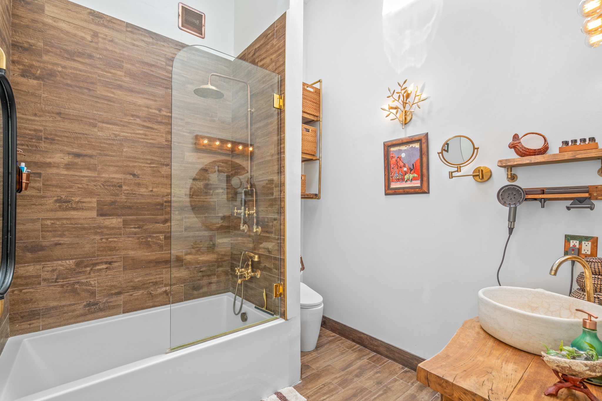 3600 Cerrillos Road, Unit 105 / 106 Santa Fe, NM 87507 - Photo 18 of 43 UPSTAIRS FULL BATH