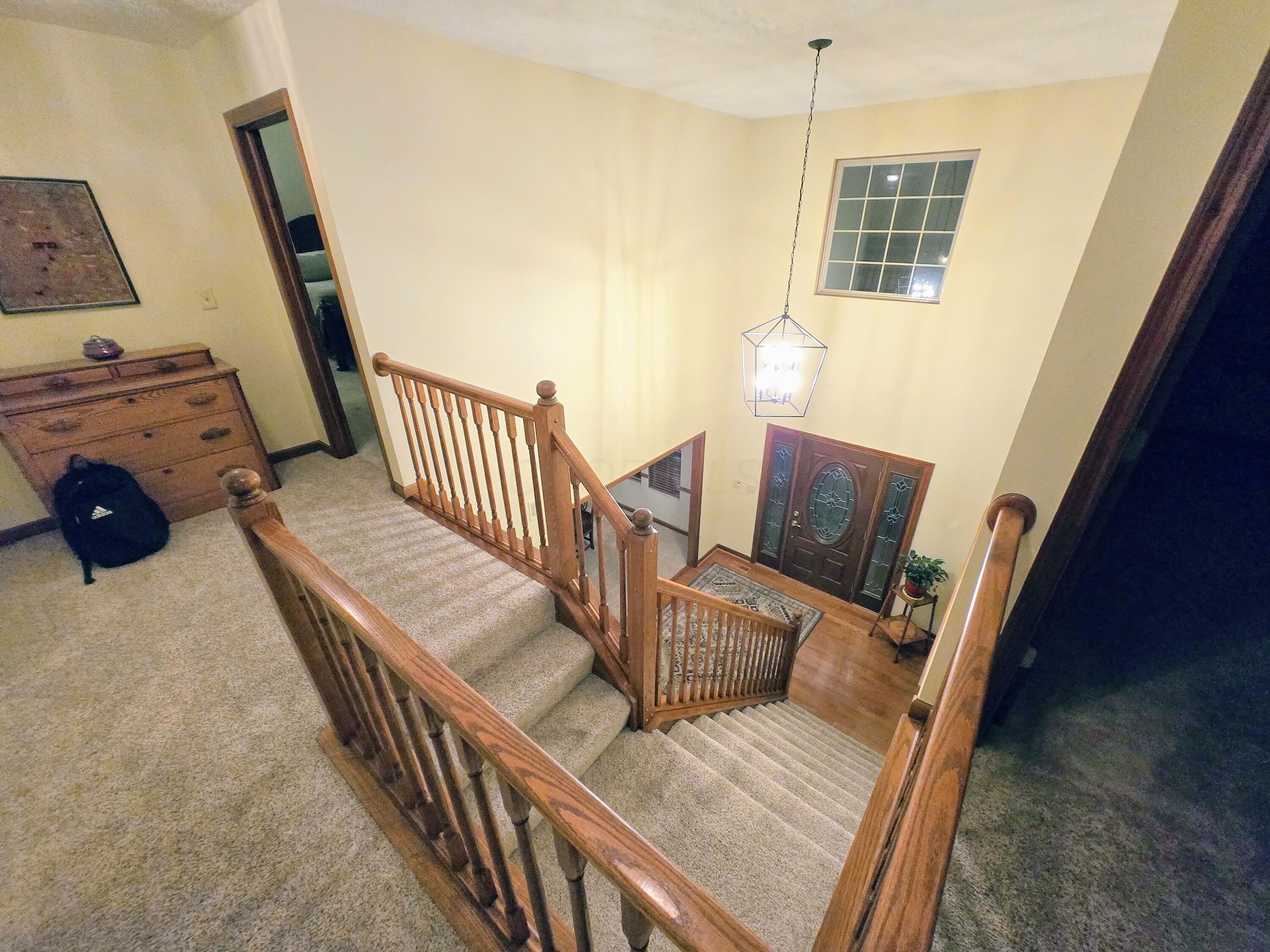 7912 Pinehill Road Lewis Center, OH 43035 - Photo 13 of 28 27 Foyer 2