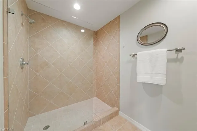 $285,000 | 780 Waterford Drive, Unit 302, Naples, FL 34113