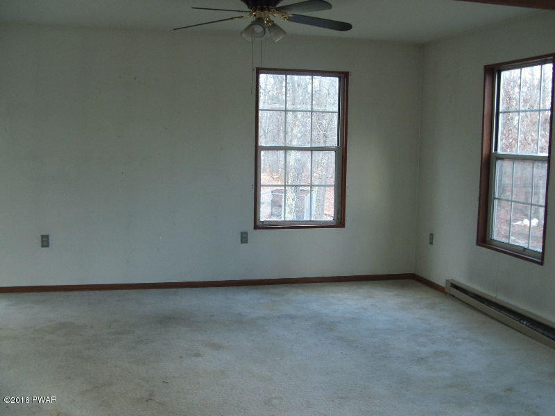 913 Pipher Road Bushkill, PA 18324 - Photo 6 of 7