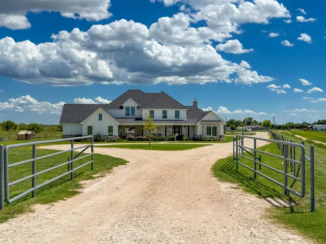 a view of a house with a big yard