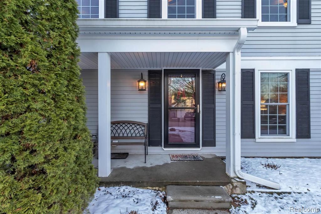 462 Whitney Drive Rochester Hills, MI 48307 - Photo 3 of 49