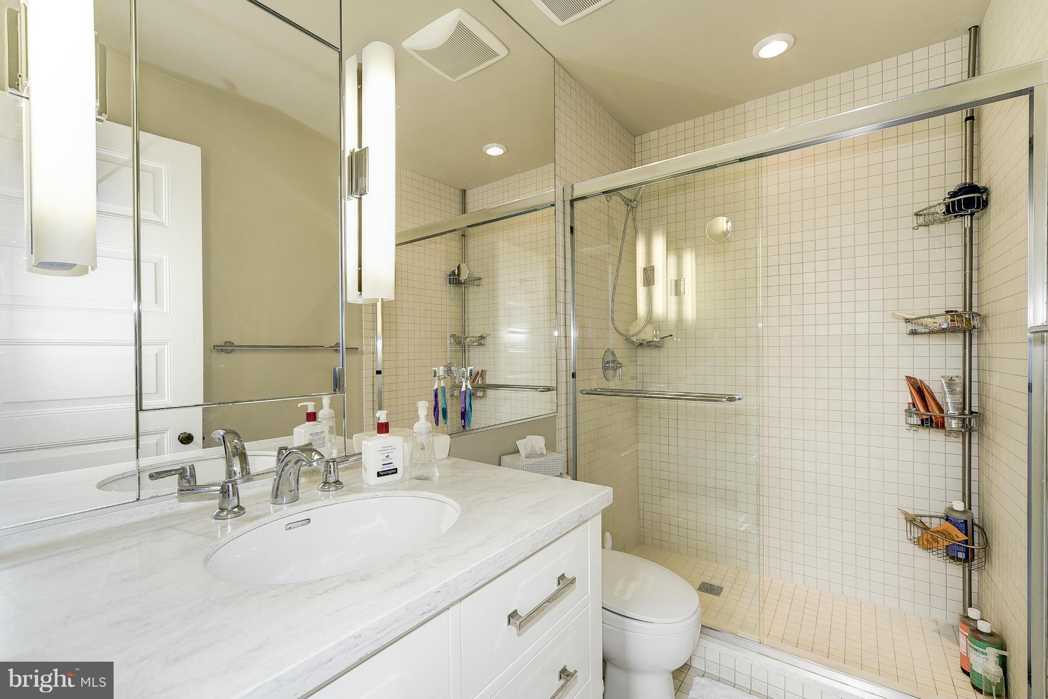 2030 Hillyer Place Northwest Washington, DC 20009 - Photo 16 of 30 Bath