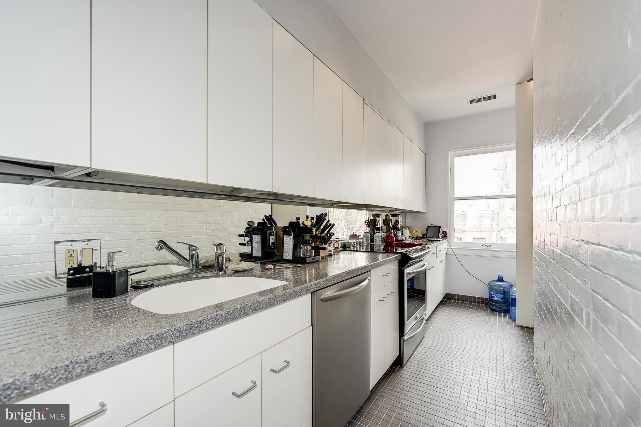 2030 Hillyer Place Northwest Washington, DC 20009 - Photo 23 of 30 Kitchen