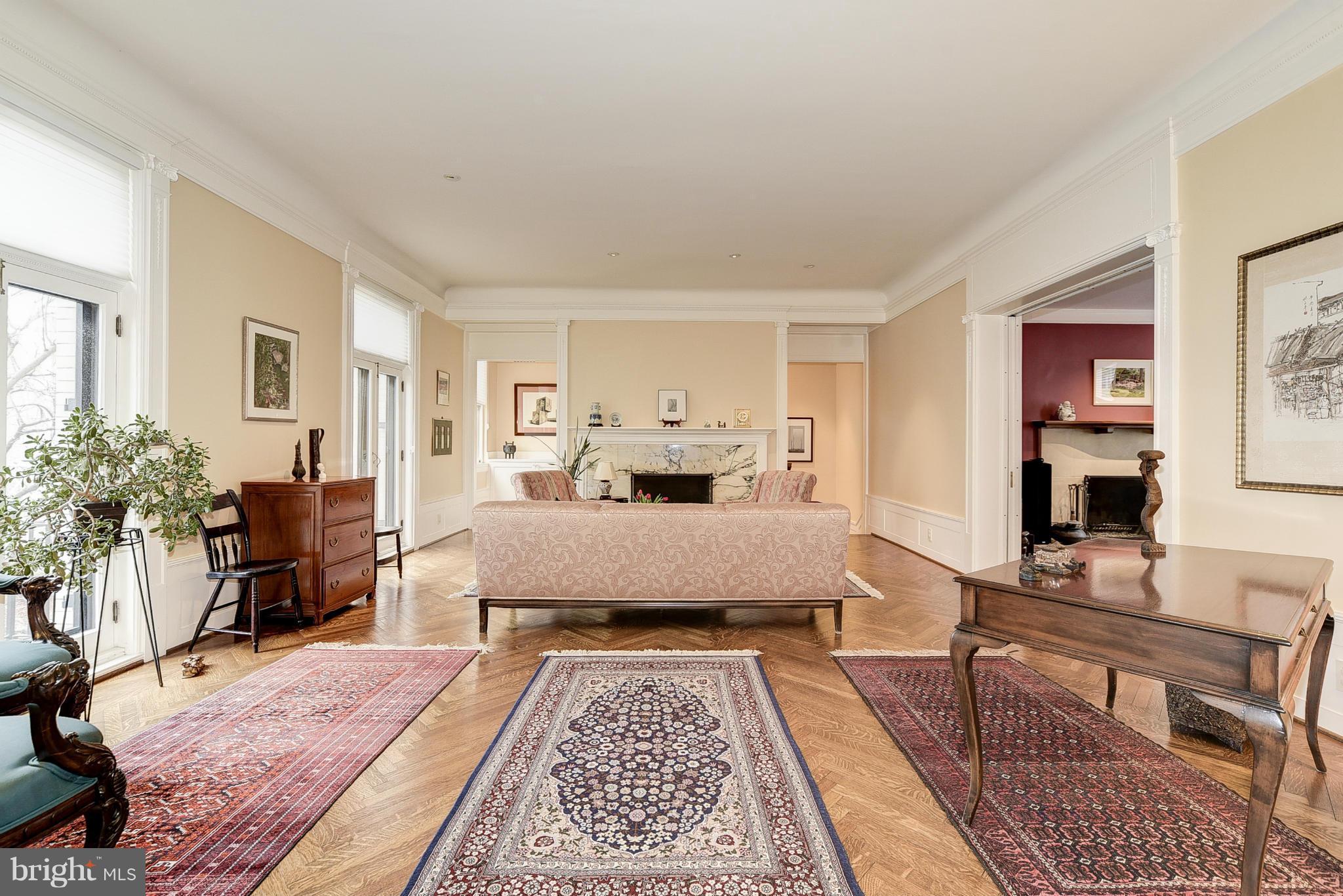 2030 Hillyer Place Northwest Washington, DC 20009 - Photo 5 of 30 Living Room