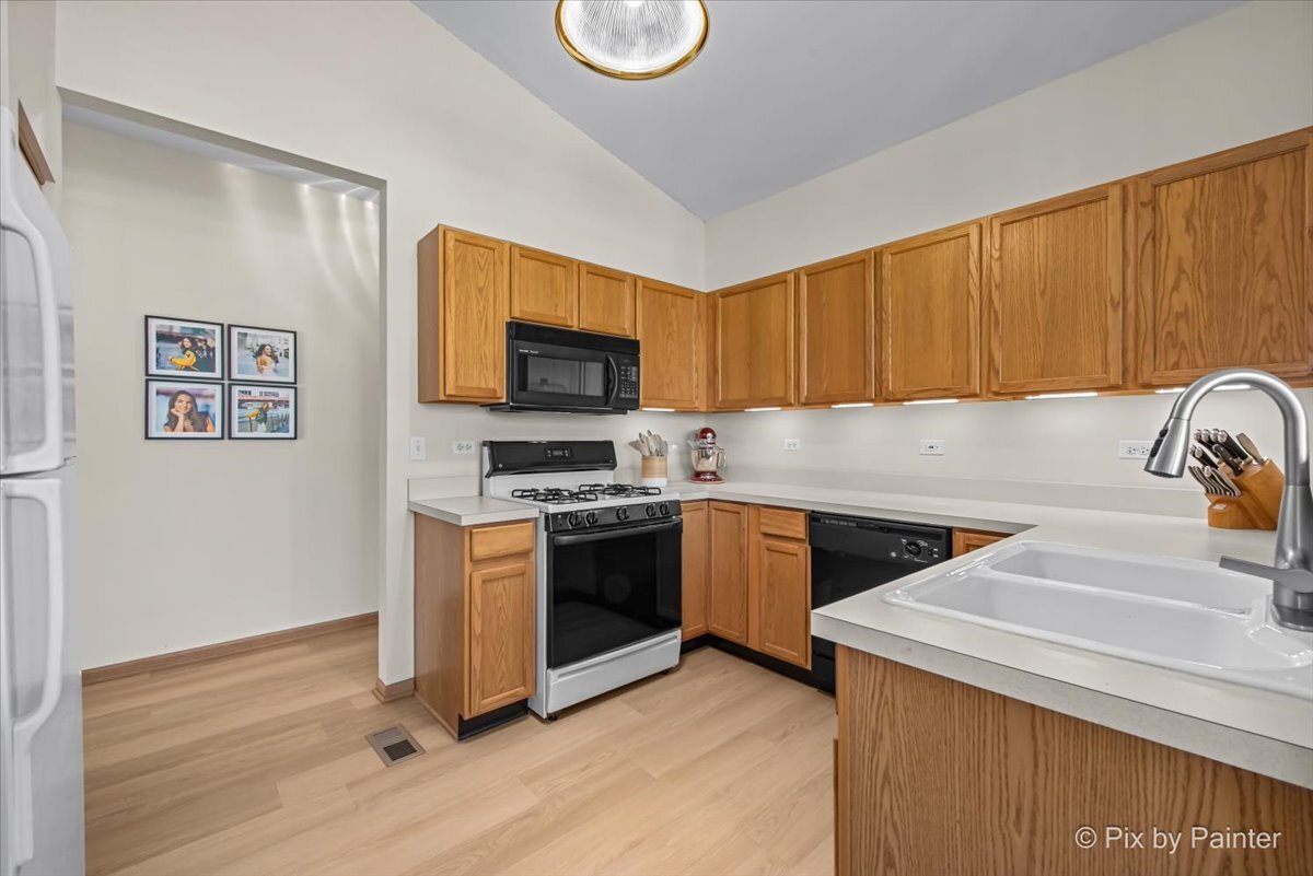 1539 Keystone Court, Unit 1539 Elgin, IL 60120 - Photo 7 of 21