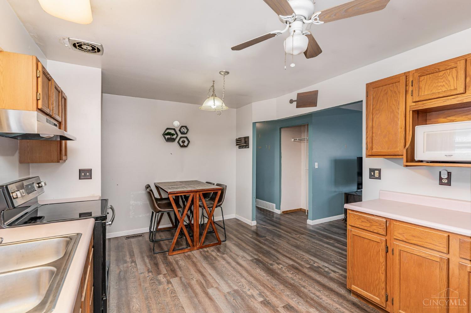 11471 Farmington Road Forest Park, OH 45240 - Photo 4 of 17